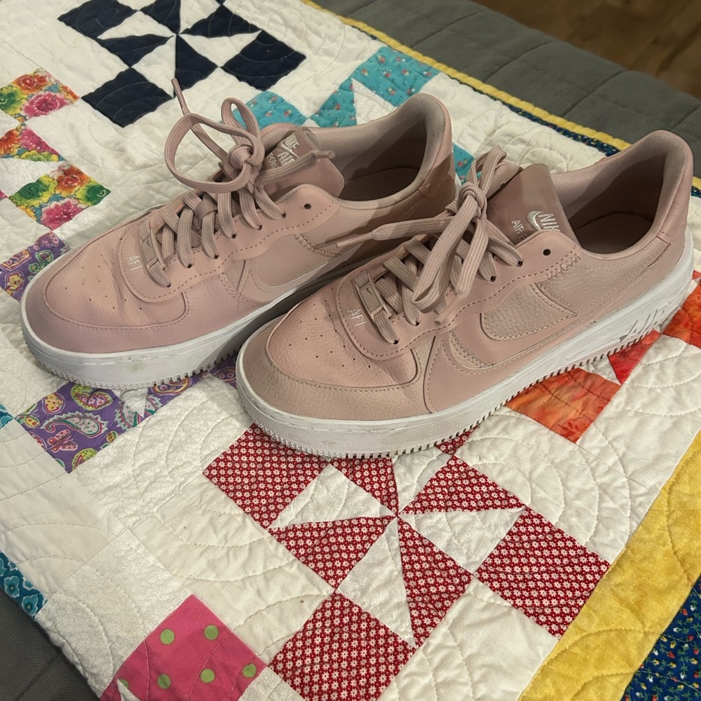 Nike Air Force 1 Platform Pink
